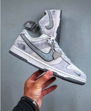 Nikkee sb dunk low x the north fase
