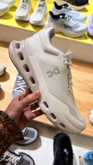 On cloud Nova X Alott White Cream