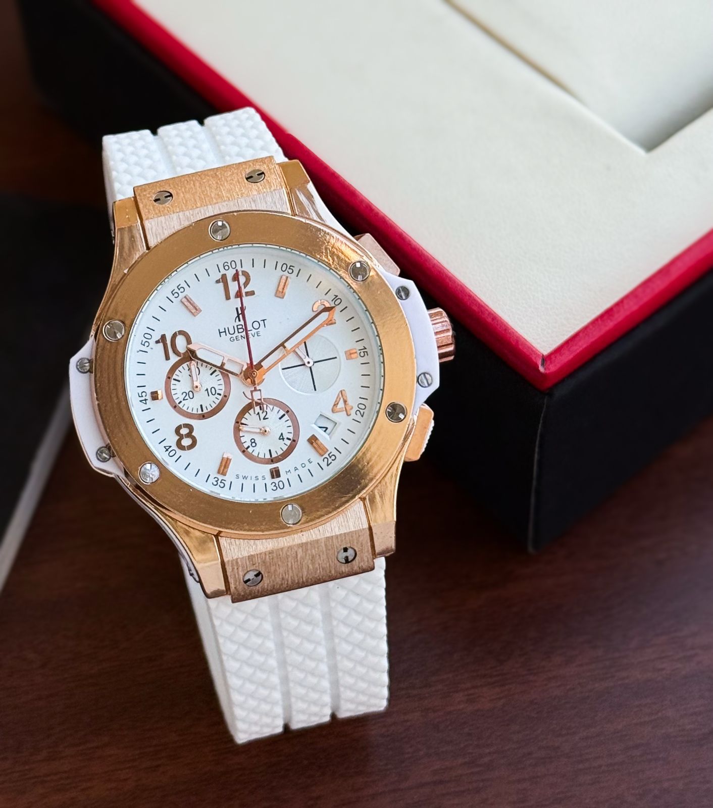 White RoseGold Chronograph Watch