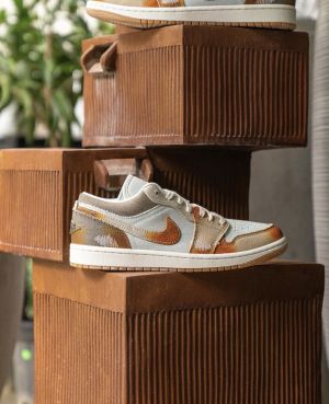 NIKKE AIR JORDAN 1 LOW SAIL LIGHT BONE