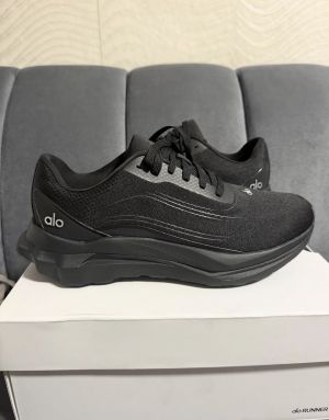 Alo Yoga runner tripple Black