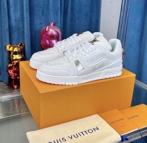 LOIUS VUITTOON WHITE CALF LEATHER TRAINER