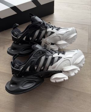 Adiddas XLG Runner Deluxe in White Black