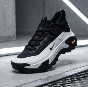 Nikkee Zoom X ACG trail vibram