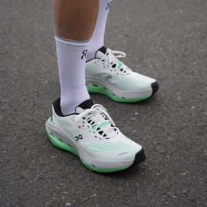 On Cloud Runner 3 Max White Verdite
