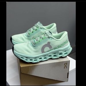 On cloud monster 3 Neon