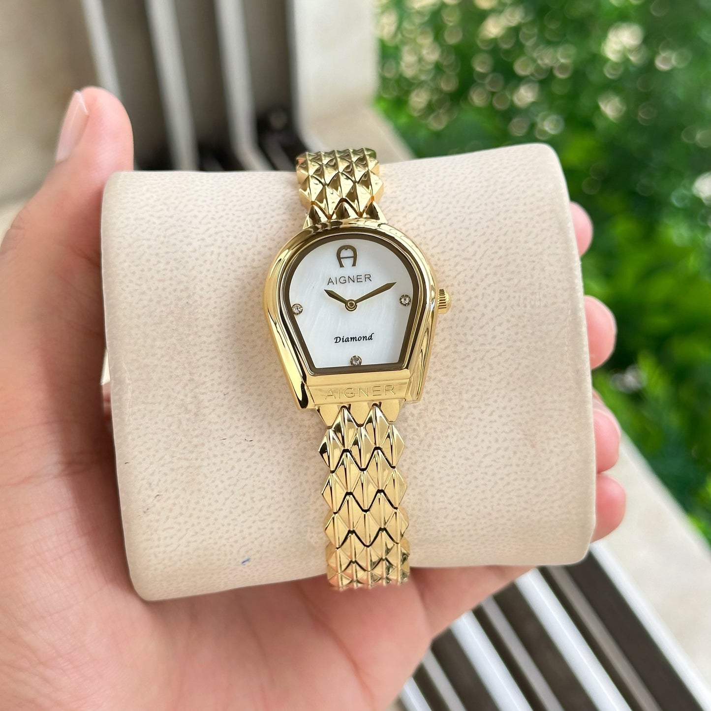 Gold White Women's Ultra Premium Watch